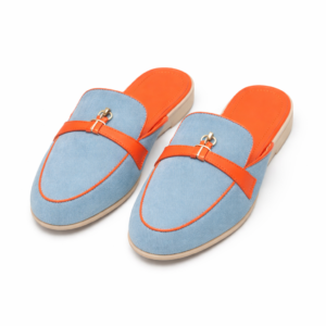 Mocasines abiertos azules y naranjas